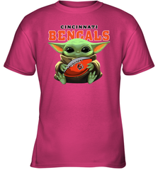 Baby Yoda Loves The Cincinnati Bengals Star Wars Baby Yoda Hugs Bengals NFL Youth T-Shirt Youth T-Shirt - VeigarTee