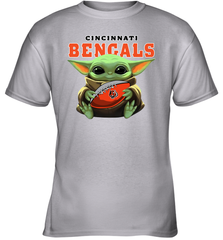 Baby Yoda Loves The Cincinnati Bengals Star Wars Baby Yoda Hugs Bengals NFL Youth T-Shirt Youth T-Shirt - VeigarTee
