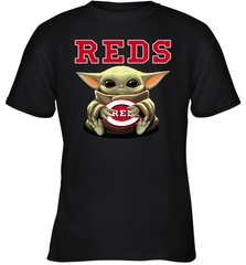 Baby Yoda Hugs Loves The Cincinnati Reds Baseball Youth T-Shirt Youth T-Shirt - VeigarTee