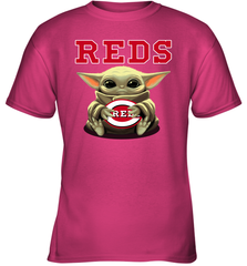 Baby Yoda Hugs Loves The Cincinnati Reds Baseball Youth T-Shirt Youth T-Shirt - VeigarTee