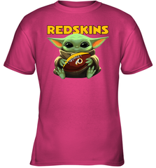 Baby Yoda Loves The Washington Redskins Star Wars Baby Yoda Hugs Redskins NFL Youth T-Shirt Youth T-Shirt - VeigarTee