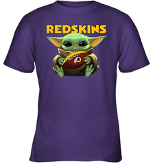 Baby Yoda Loves The Washington Redskins Star Wars Baby Yoda Hugs Redskins NFL Youth T-Shirt Youth T-Shirt - VeigarTee