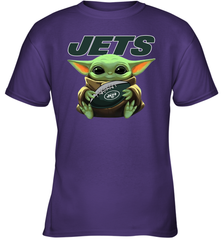 Baby Yoda Loves The New York Jets Star Wars Baby Yoda Hugs Jets NFL Youth T-Shirt Youth T-Shirt - VeigarTee